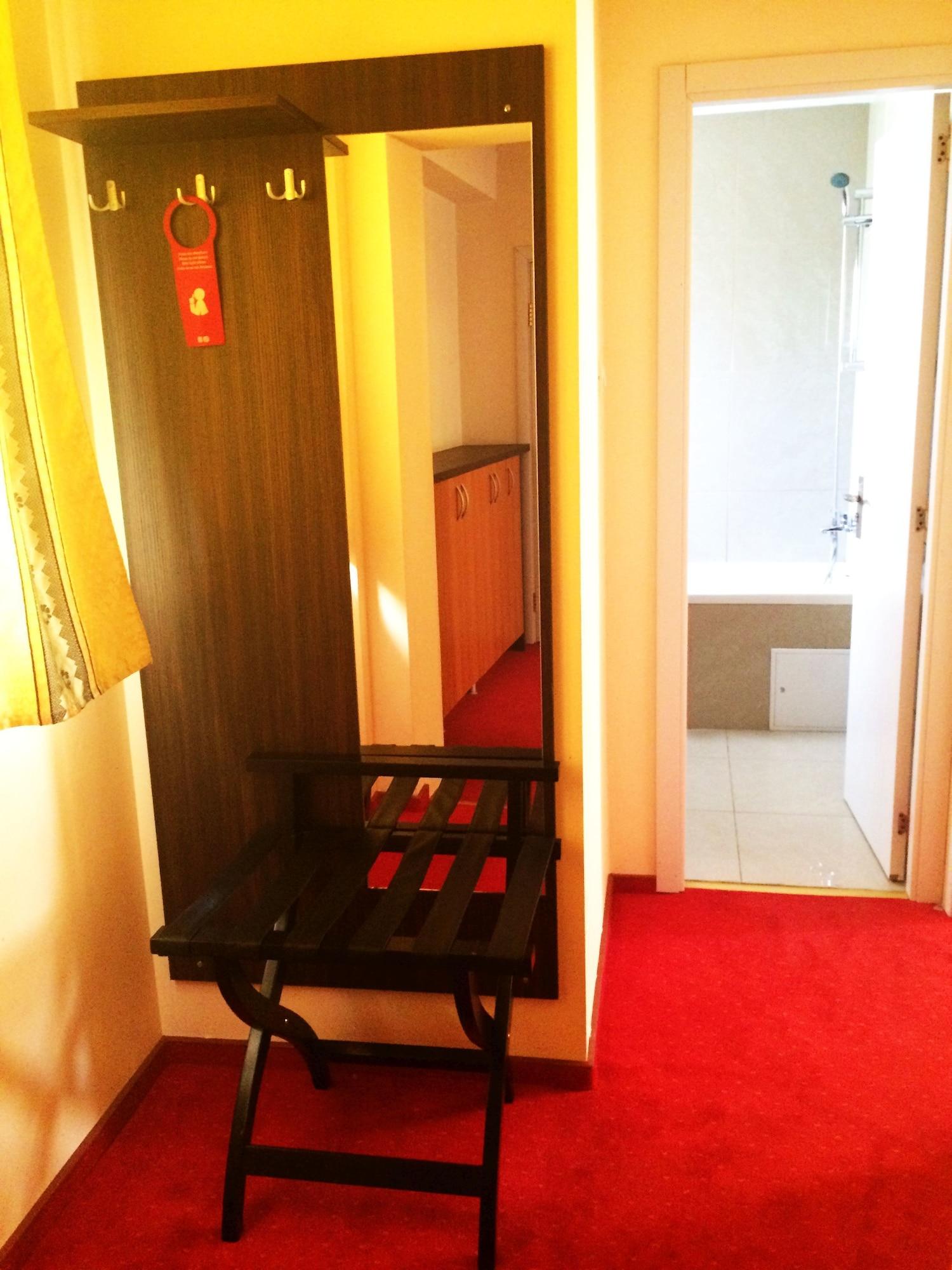 Kosher Hotel Lev Or Bucureşti Eksteriør bilde