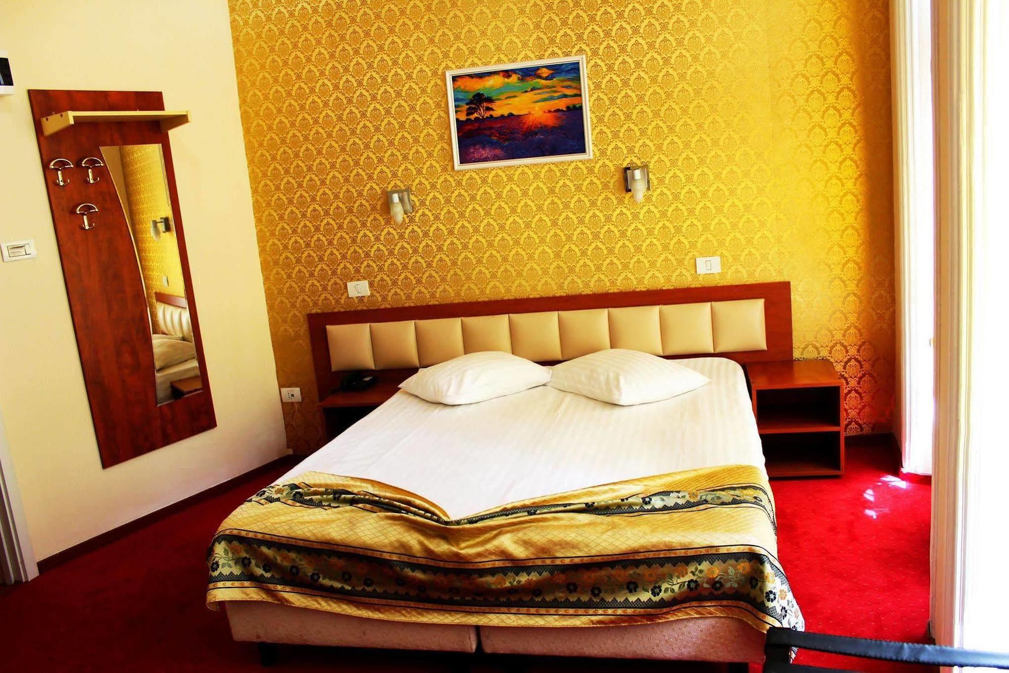 Kosher Hotel Lev Or Bucureşti Eksteriør bilde