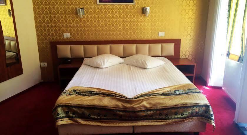 Kosher Hotel Lev Or Bucureşti Eksteriør bilde